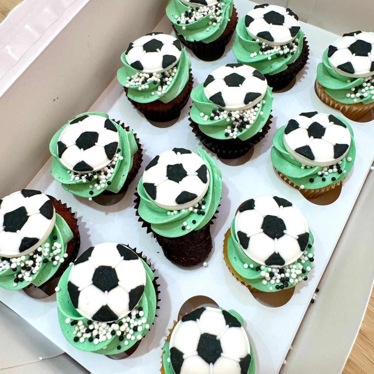 Soccer_themed_cupcakes