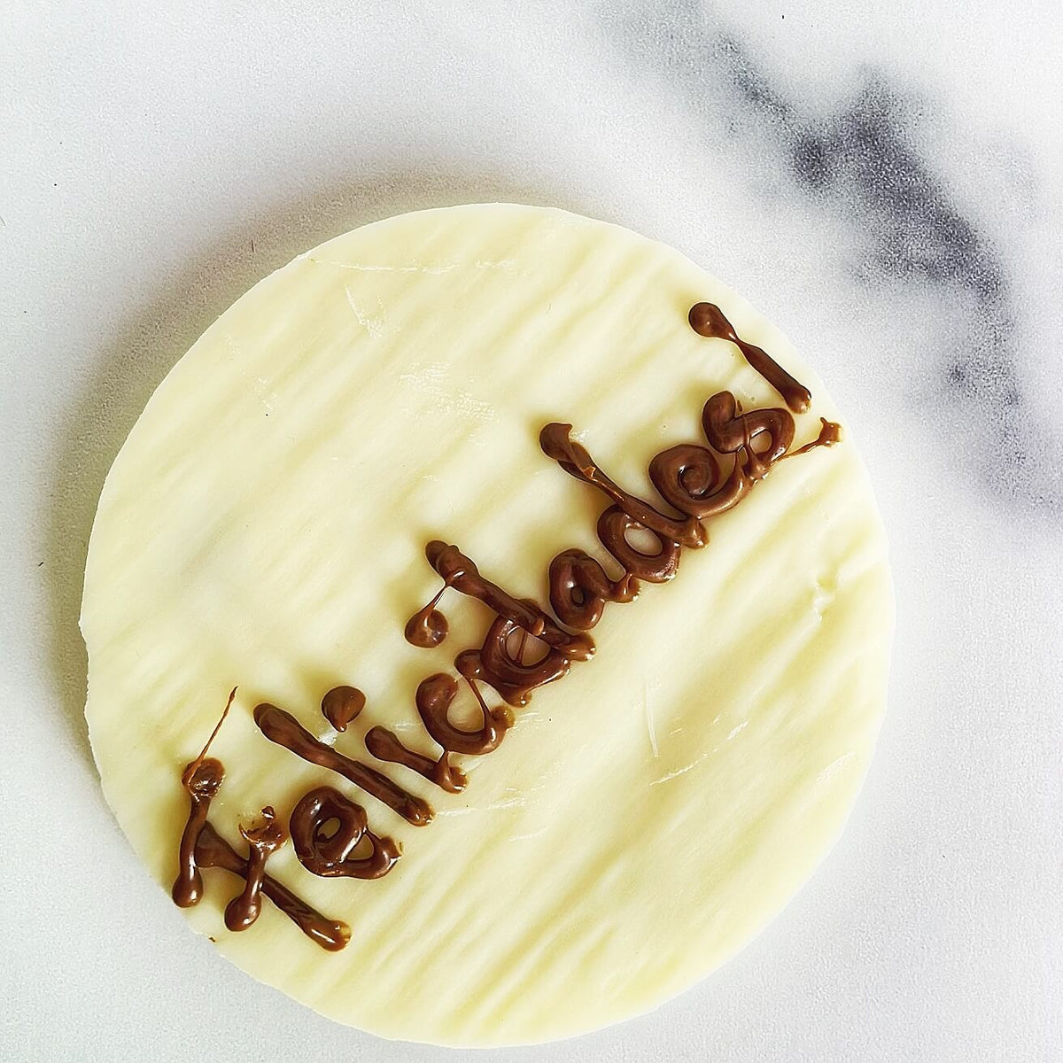 Chocolate plaque cake message